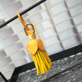 MIUMIU Leder Mini Quaste Blume Anhänger-3878  